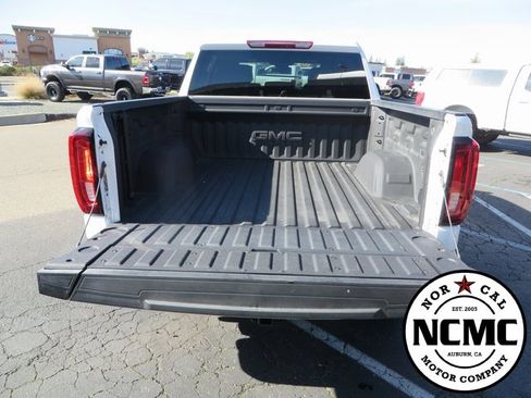 Used 2025 GMC Sierra 1500 AT4 image 14