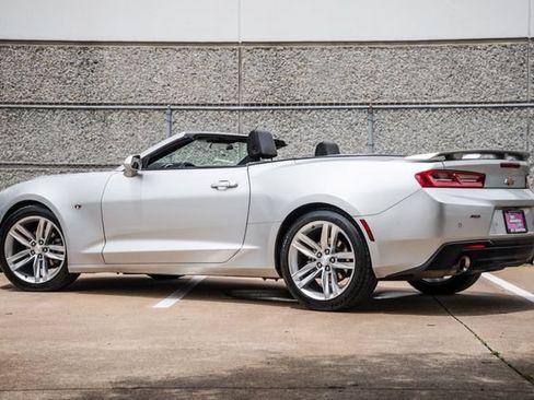Used 2016 Chevrolet Camaro LT RWD image 4