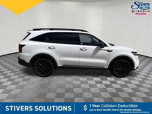 Used 2023 Kia Sorento S w/ Panoramic Sunroof Package AWD/4WD image 5