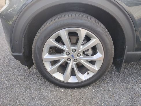 Used 2022 Ford Explorer Platinum w/ Equipment Group 601A RWD image 18