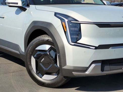 New 2026 Kia EV9 Wind image 3