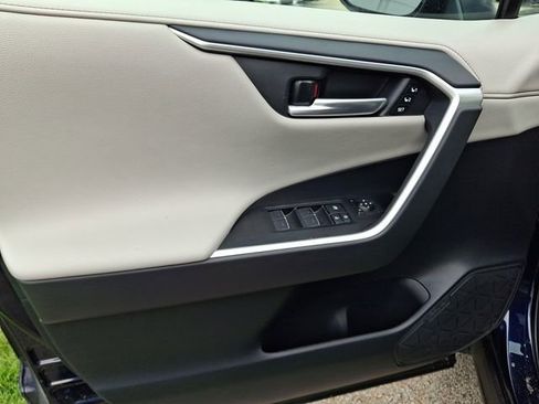 Used 2025 Toyota RAV4 Limited w/ Advanced Technology Package image 12