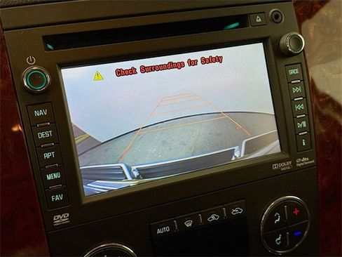 Used 2013 Chevrolet Avalanche LTZ image 17