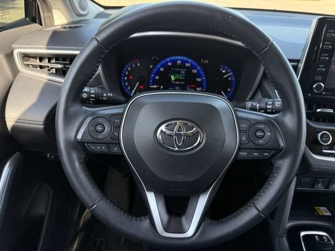 Used 2022 Toyota Corolla Cross XLE w/ Convenience Package AWD/4WD image 13