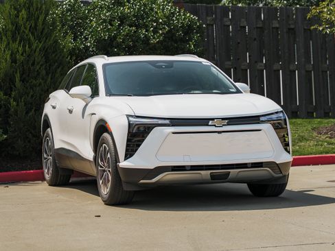 Used 2024 Chevrolet Blazer EV LT AWD/4WD image 2