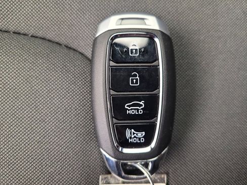 Used 2022 Hyundai Elantra SEL image 32