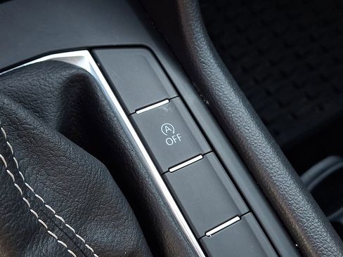 Certified 2022 Volkswagen Taos SE FWD image 26
