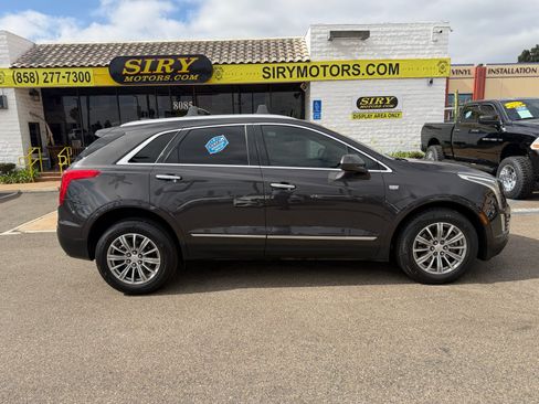 Used 2017 Cadillac XT5 Luxury FWD image 2