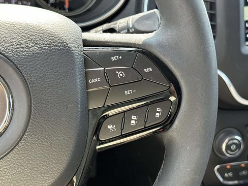 Used 2023 Jeep Cherokee Altitude Lux AWD/4WD image 22