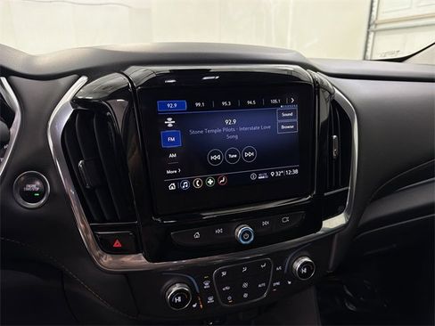 Used 2020 Chevrolet Traverse LT image 28