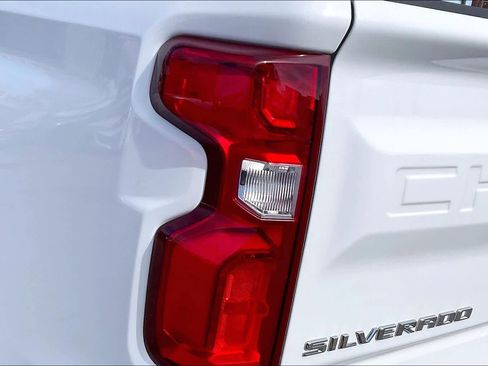 Used 2022 Chevrolet Silverado 1500 ZR2 w/ Technology Package image 29