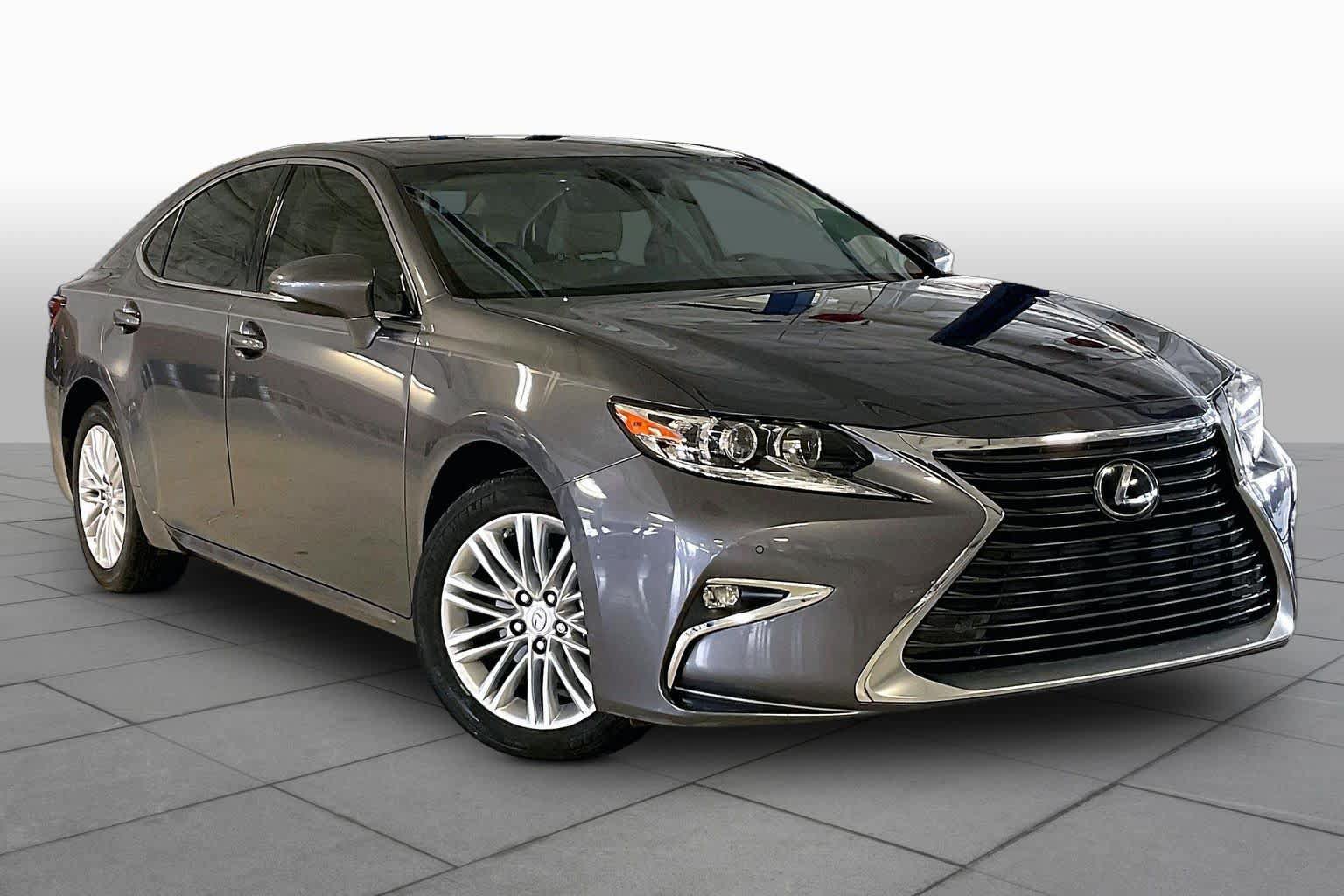 Used 2017 Lexus ES 350 w/ Premium Package FWD image 2