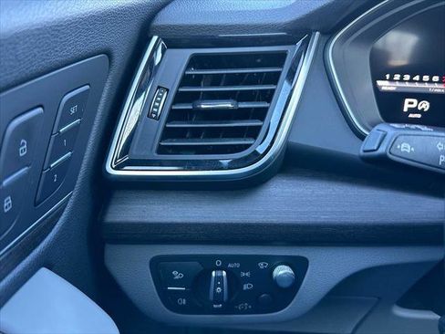 Used 2025 Audi Q5 Prestige w/ Prestige Package image 32