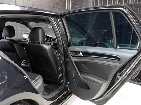 Used 2017 Volkswagen Golf R 4-Door image 33