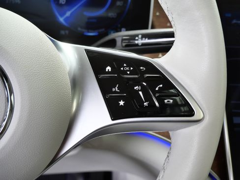 Certified 2023 Mercedes-Benz EQE 350+ 4MATIC SUV w/ Exclusive Trim Package image 27