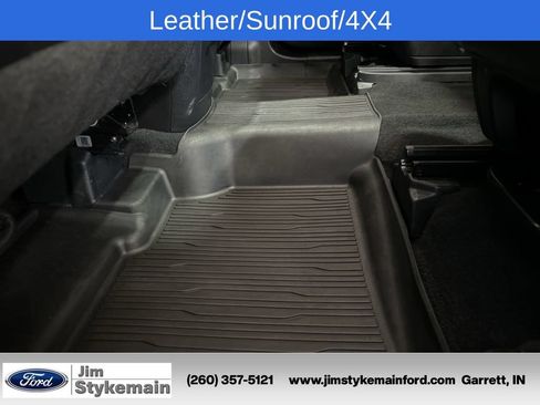 Used 2023 Ford Explorer XLT AWD/4WD image 6