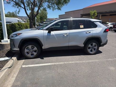Used 2022 Toyota RAV4 LE AWD/4WD image 23