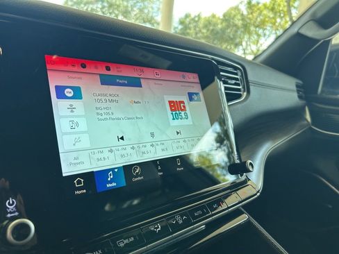 Used 2023 Jeep Wagoneer Series III w/ Preferred Equipment Group image 7