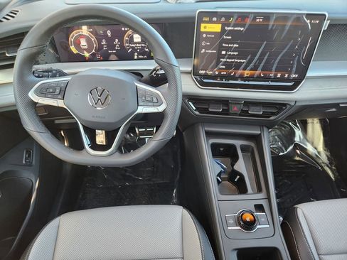 New 2026 Volkswagen Tiguan SE R-Line image 2