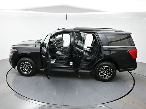 Used 2024 Ford Expedition XLT image 43