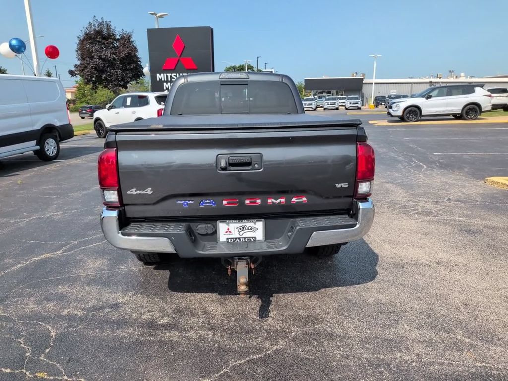 Used 2019 Toyota Tacoma SR5 AWD/4WD image 8