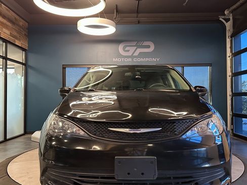 Used 2020 Chrysler Voyager L image 8