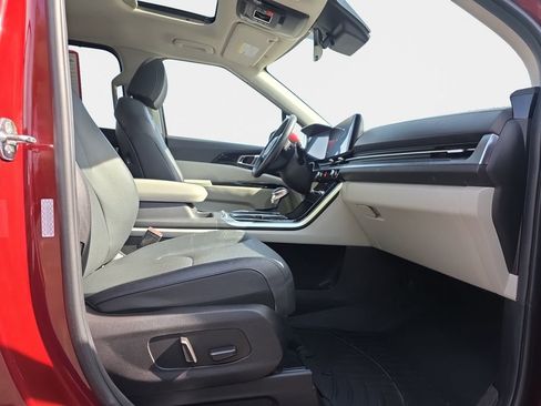 Used 2023 Kia Carnival SX Prestige image 19