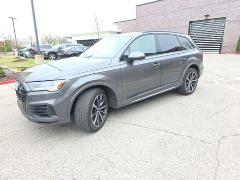 Used 2022 Audi Q7 Premium Plus image 2