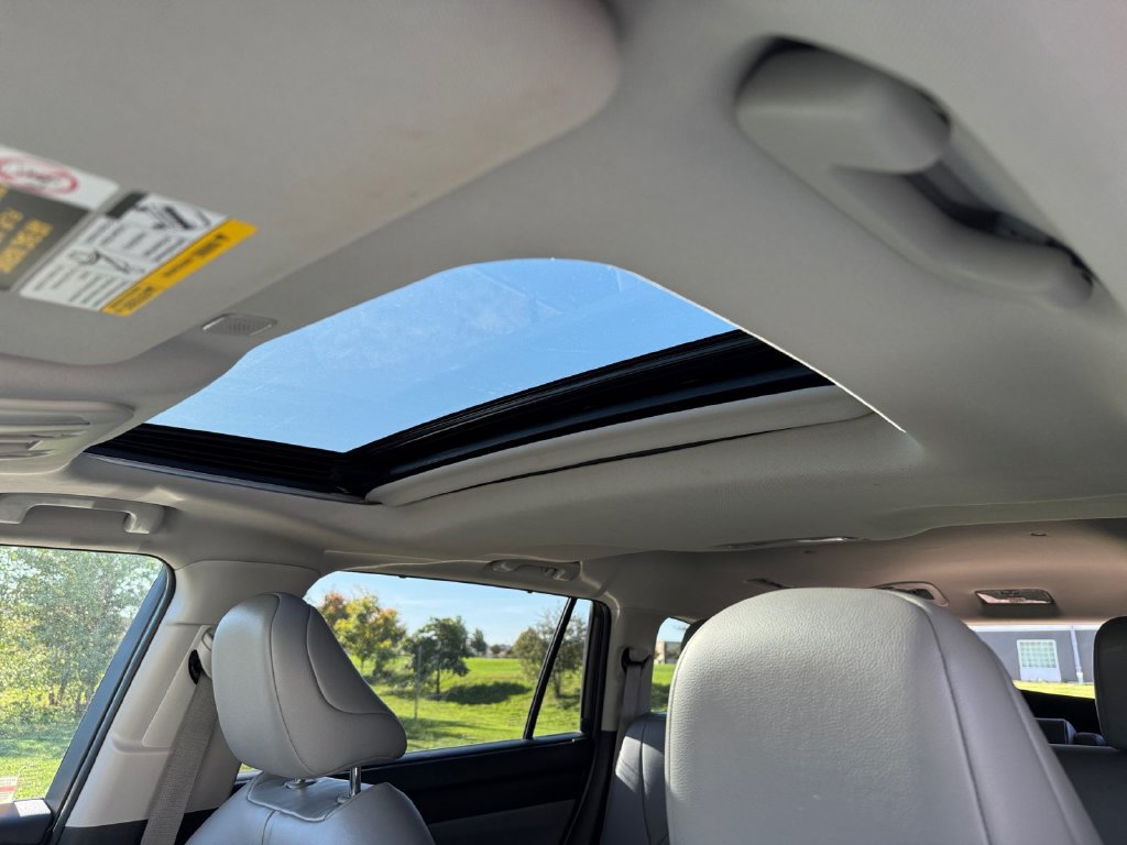 Used 2024 Toyota Highlander XLE AWD/4WD image 31
