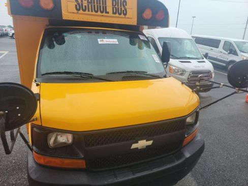 Used 2011 Chevrolet Express 4500 w/ School Bus Package RWD image 2