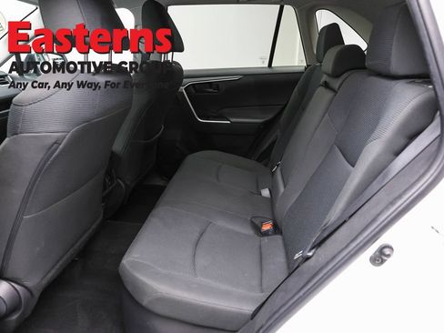 Used 2022 Toyota RAV4 LE AWD/4WD image 21