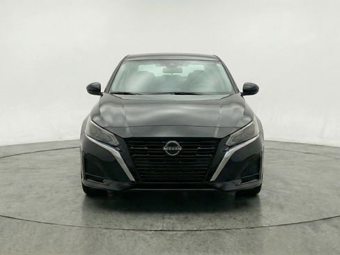 Used 2025 Nissan Altima 2.5 SV image 2