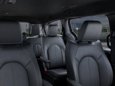 New 2026 Chrysler Pacifica Select image 26
