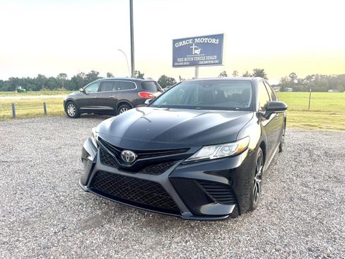 Used 2018 Toyota Camry SE image 4
