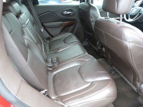 Used 2014 Jeep Cherokee Trailhawk w/ Comfort/Convenience Group AWD/4WD image 36