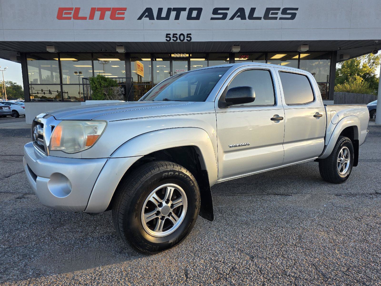 Used 2010 Toyota Tacoma PreRunner w/ SR5 Pkg #2 RWD image 1