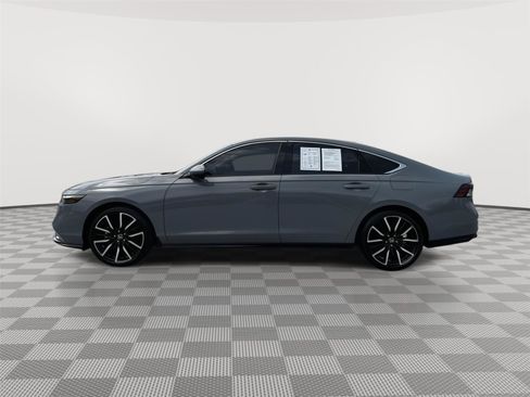 Used 2023 Honda Accord Touring image 3