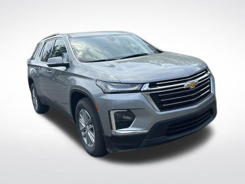 Used 2023 Chevrolet Traverse LT FWD image 8