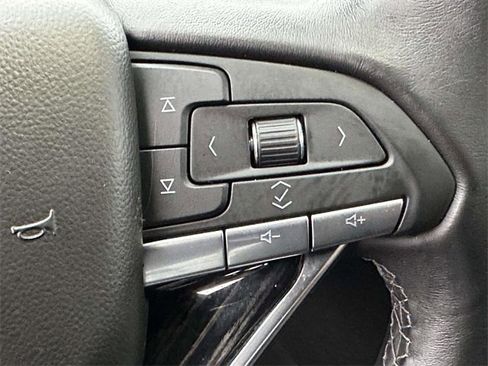 Used 2025 Cadillac XT6 Premium Luxury image 25