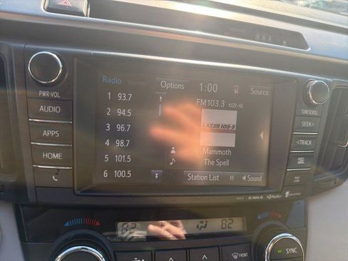 Used 2018 Toyota RAV4 Limited image 23