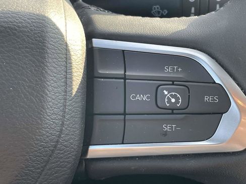 Certified 2024 Jeep Compass Latitude image 8