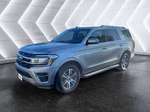 Used 2024 Ford Expedition Limited image 3