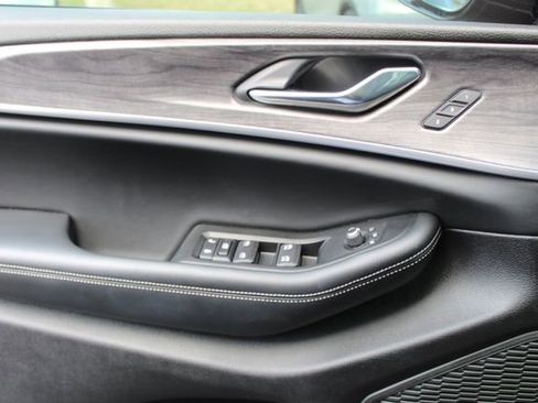 Used 2025 Jeep Grand Cherokee L Limited w/ Black Appearance Package image 21