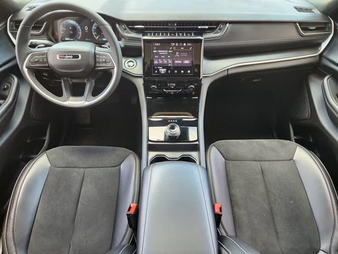 Certified 2025 Jeep Grand Cherokee Altitude RWD image 25