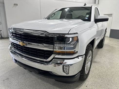 Used 2018 Chevrolet Silverado 1500 LT w/ LT Convenience Package AWD/4WD image 6