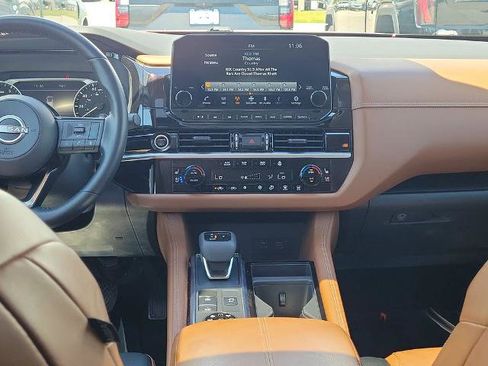 Used 2022 Nissan Pathfinder Platinum w/ Cargo Package AWD/4WD image 18