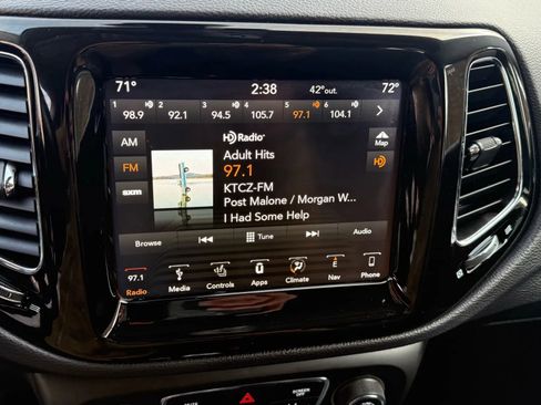 Used 2018 Jeep Compass Limited w/ Navigation Group image 17