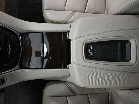 Used 2017 Cadillac Escalade ESV 4WD image 32