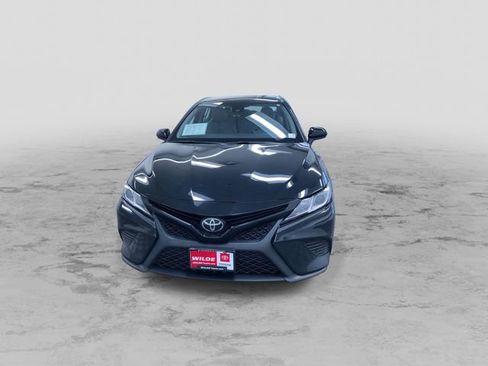 Used 2019 Toyota Camry SE image 4