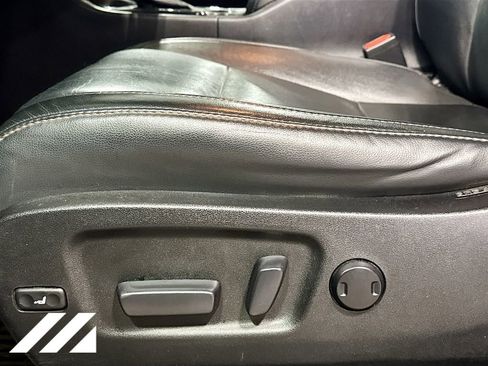 Used 2016 Toyota Highlander XLE w/ Four Season Floor Mat Package AWD/4WD image 21